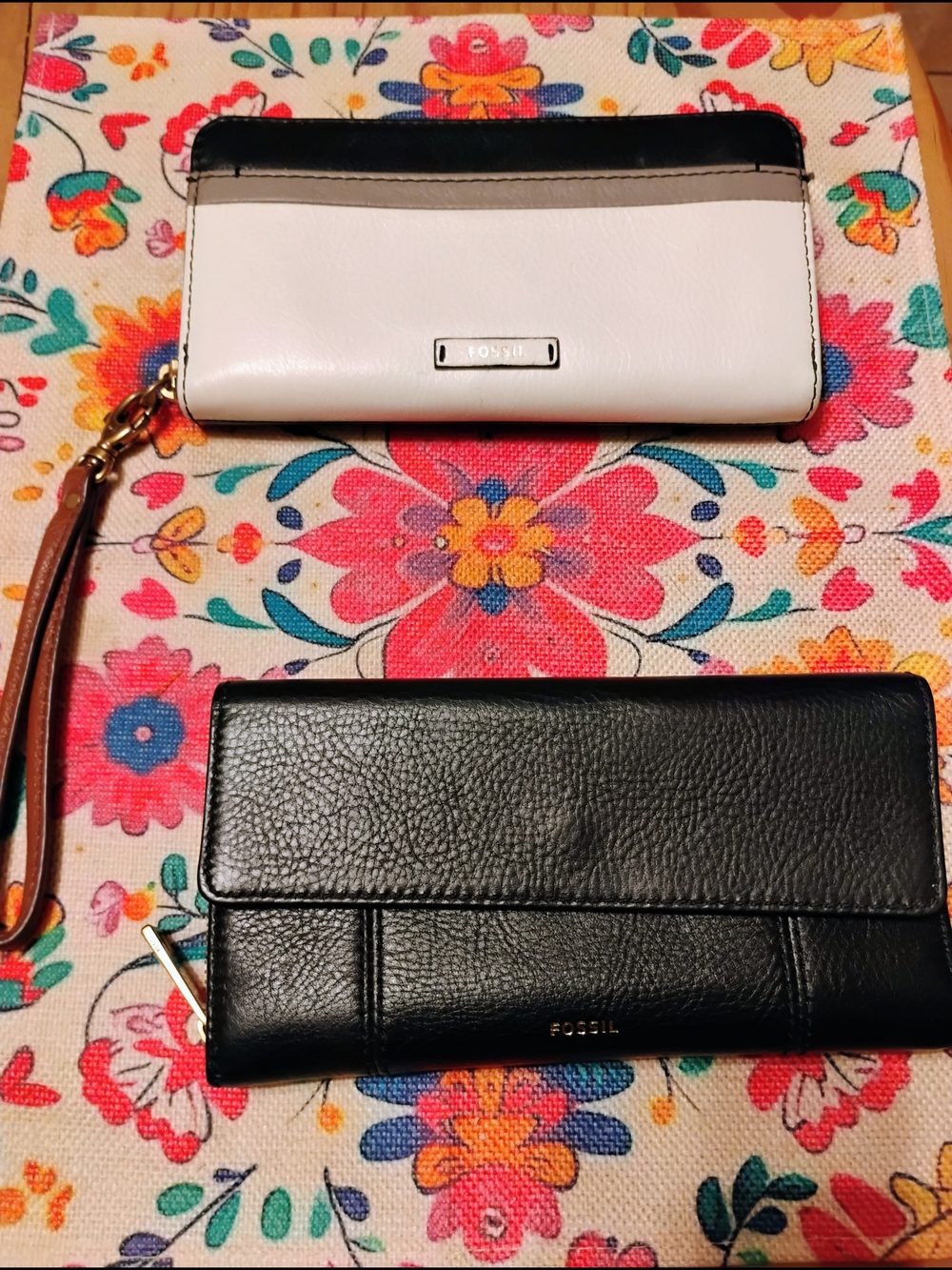 Fossil Black and White Leather Wallets Set